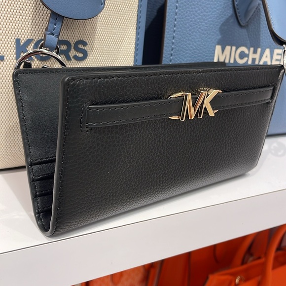 Michael Kors Reed Large Bifold Pebbled Leather Snap Wallet Card Case 
Black 
NWT - Picture 8 of 16